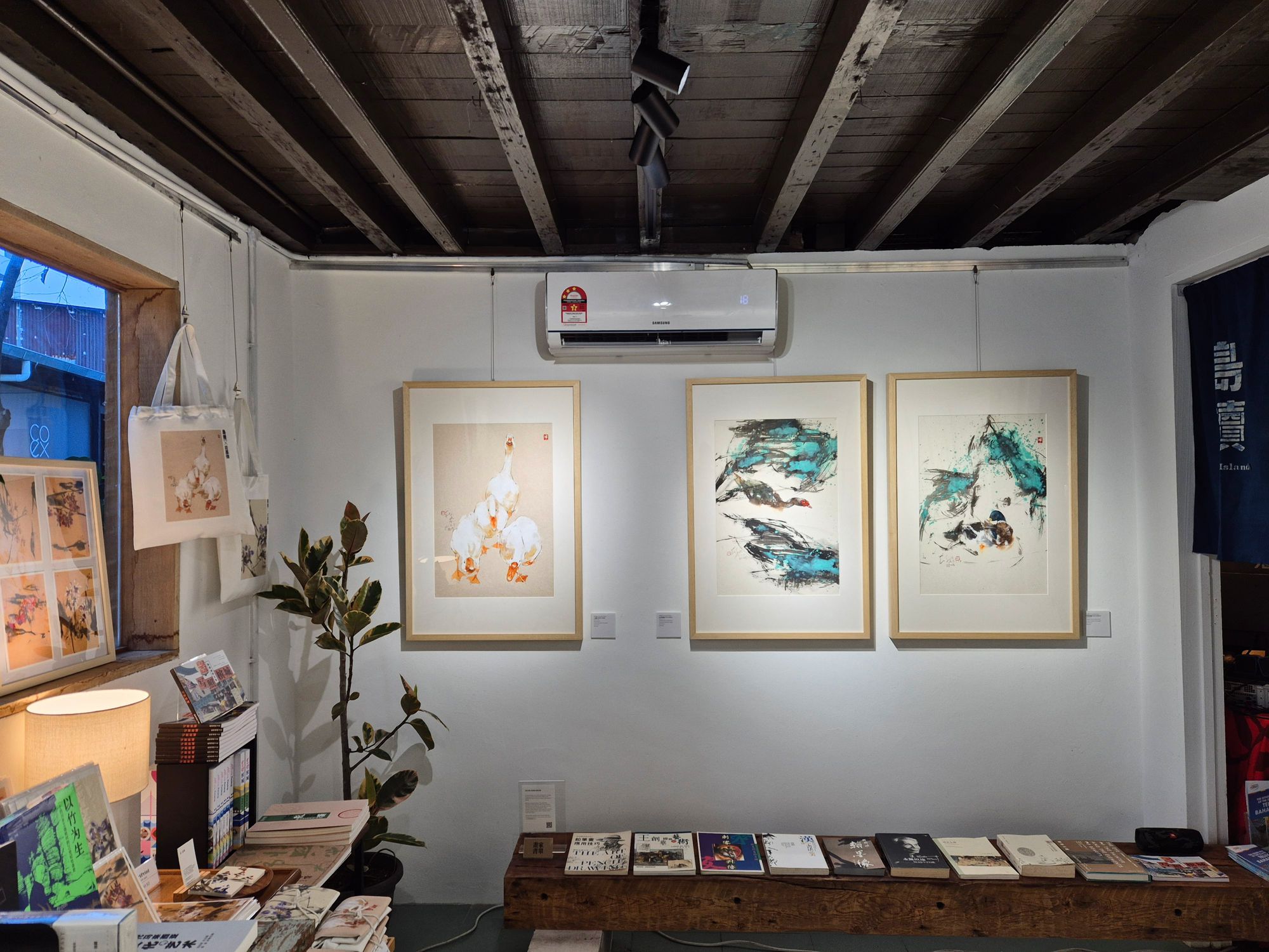 「春風入室」Spring Breeze Graces Book Island